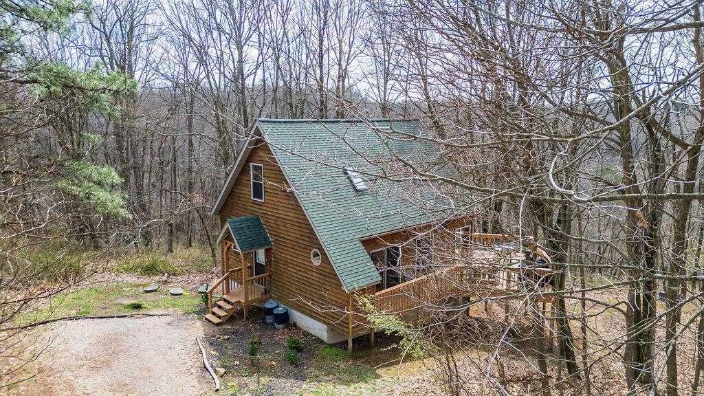 12683 Jack Run Road Lancaster, OH 43130 - Photo 2 of 35 Wooded Cabin View