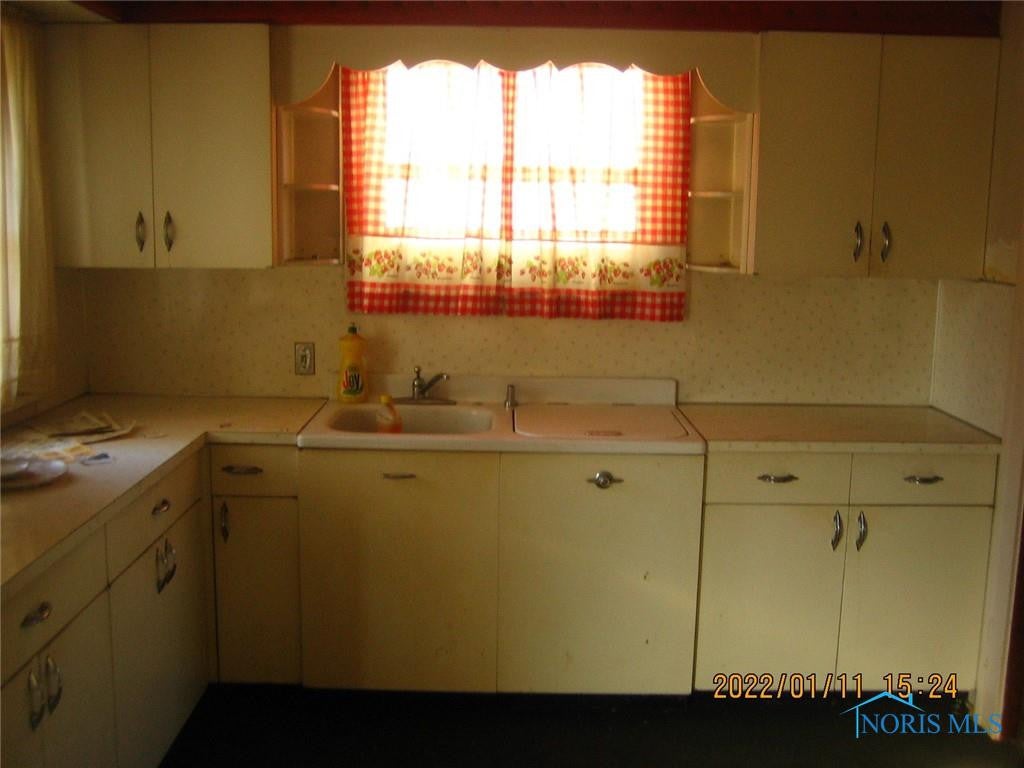 3501 Douglas Road Toledo, OH 43606 - Photo 6 of 12 Gallery Image 6