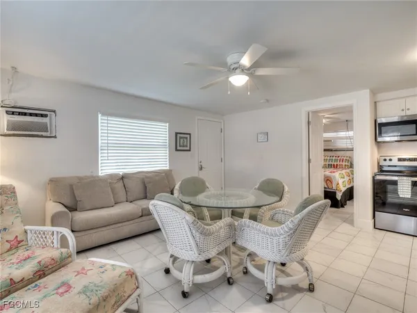 $775,000 | 130-132 Delmar Avenue, Fort Myers Beach, FL 33931