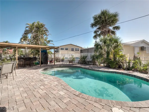 $775,000 | 130-132 Delmar Avenue, Fort Myers Beach, FL 33931