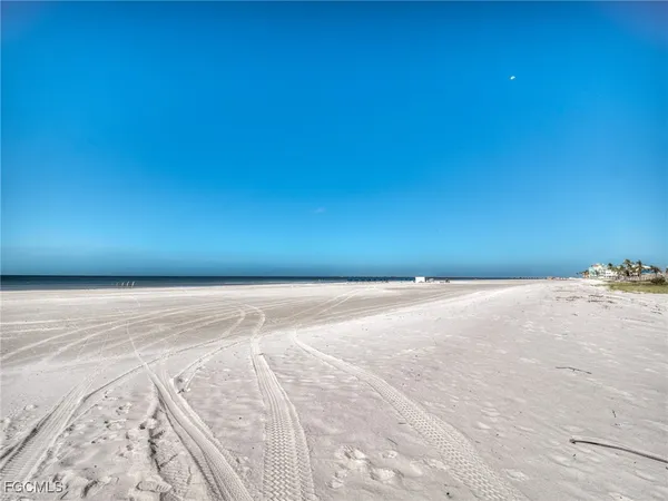 $775,000 | 130-132 Delmar Avenue, Fort Myers Beach, FL 33931