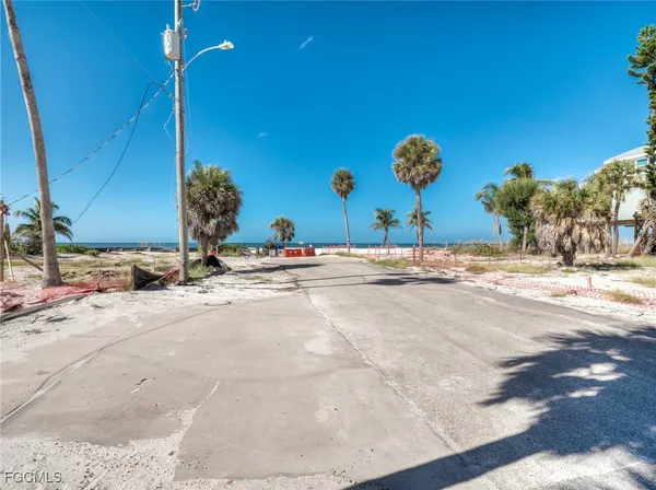 $775,000 | 130-132 Delmar Avenue, Fort Myers Beach, FL 33931