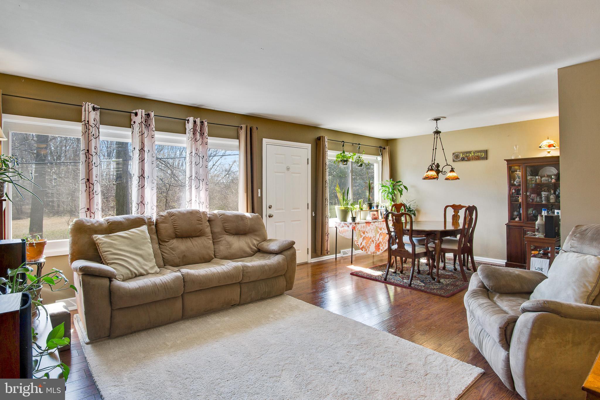 39 Miles Road Claymont, DE 19703 - Photo 4 of 20 Living Room