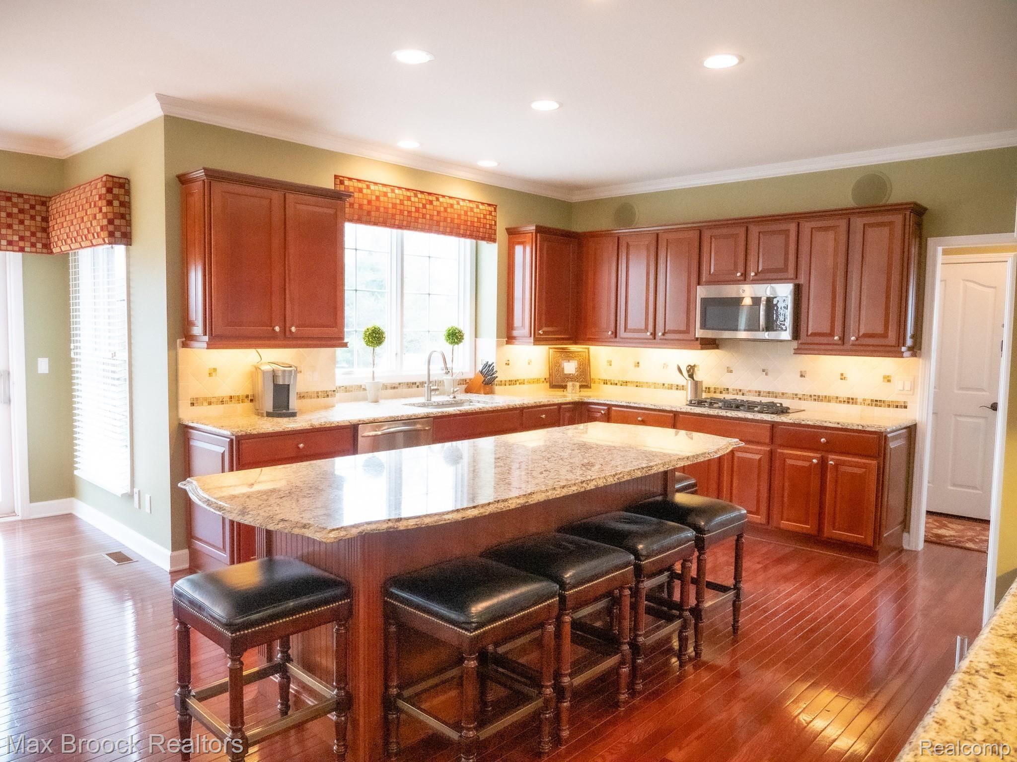 5740 Stonehaven Boulevard Rochester, MI 48306 - Photo 9 of 29 026.jpg