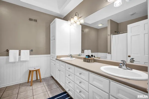 $575,000 | 6526 North Saint Marys Road, Peoria, IL 61614