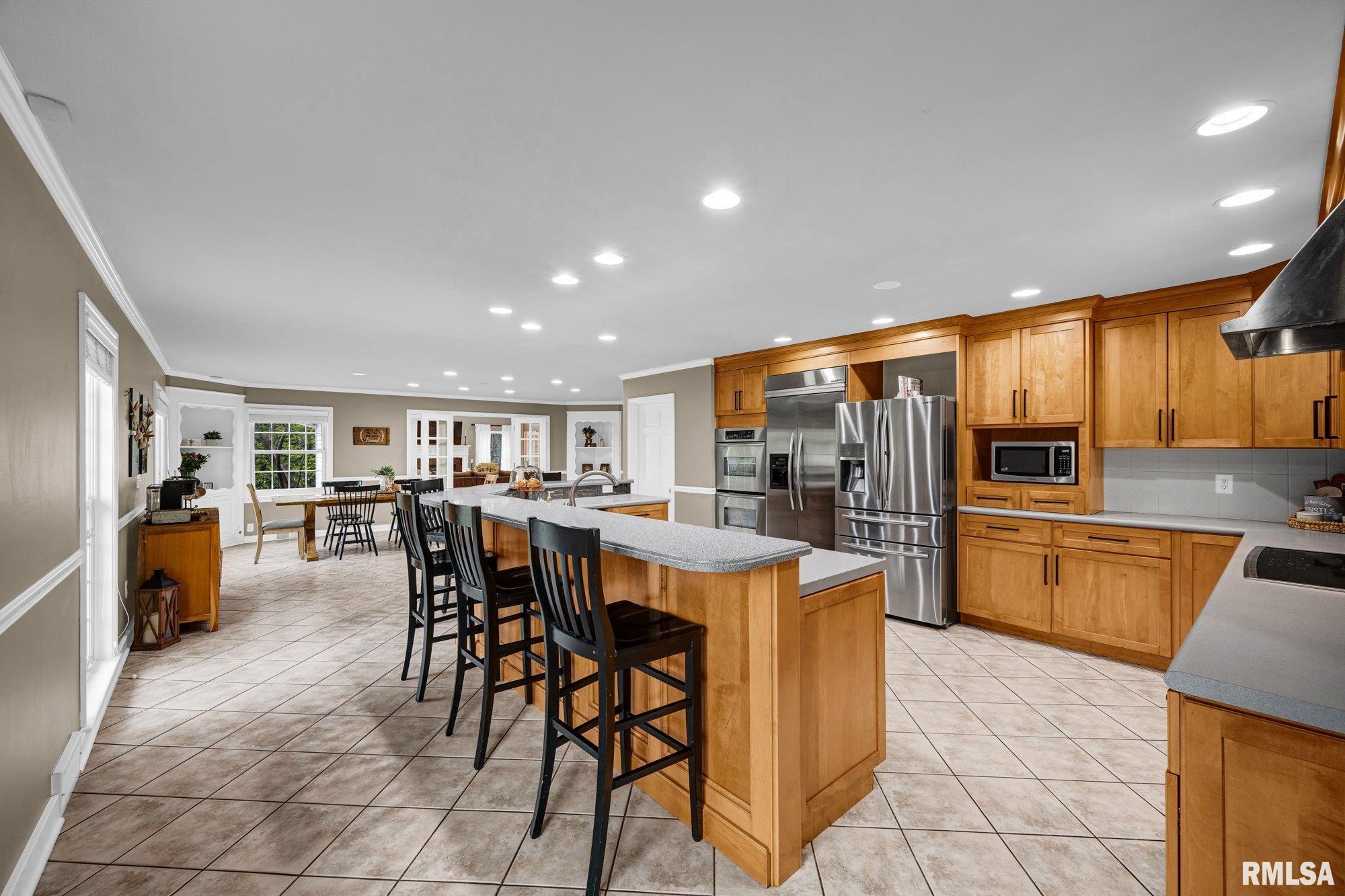 6526 North Saint Marys Road Peoria, IL 61614 - Photo 5 of 84