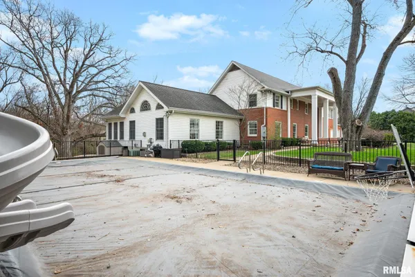 $575,000 | 6526 North Saint Marys Road, Peoria, IL 61614