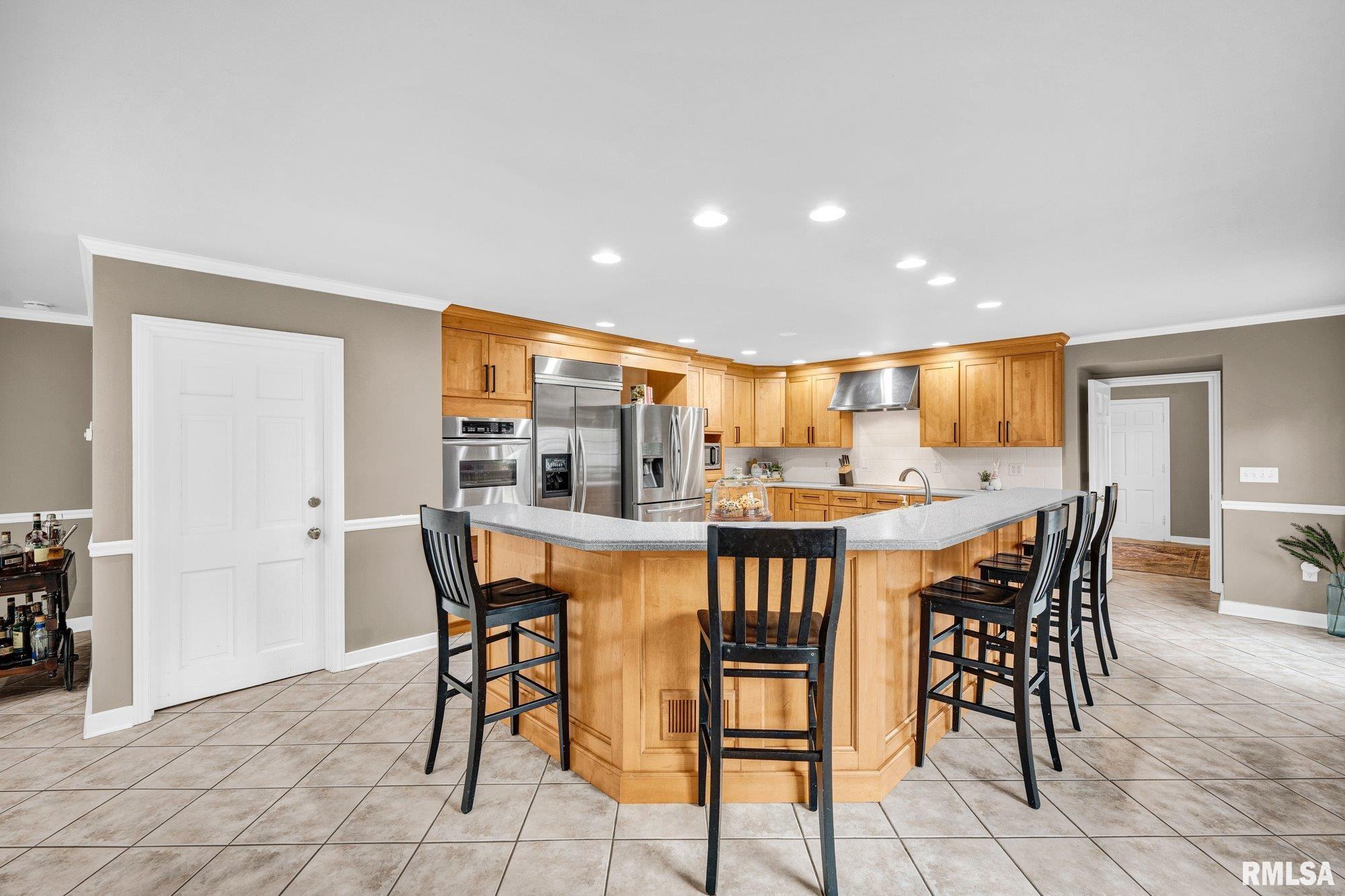 6526 North Saint Marys Road Peoria, IL 61614 - Photo 7 of 84