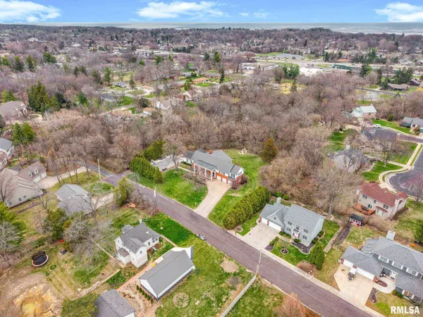 $575,000 | 6526 North Saint Marys Road, Peoria, IL 61614