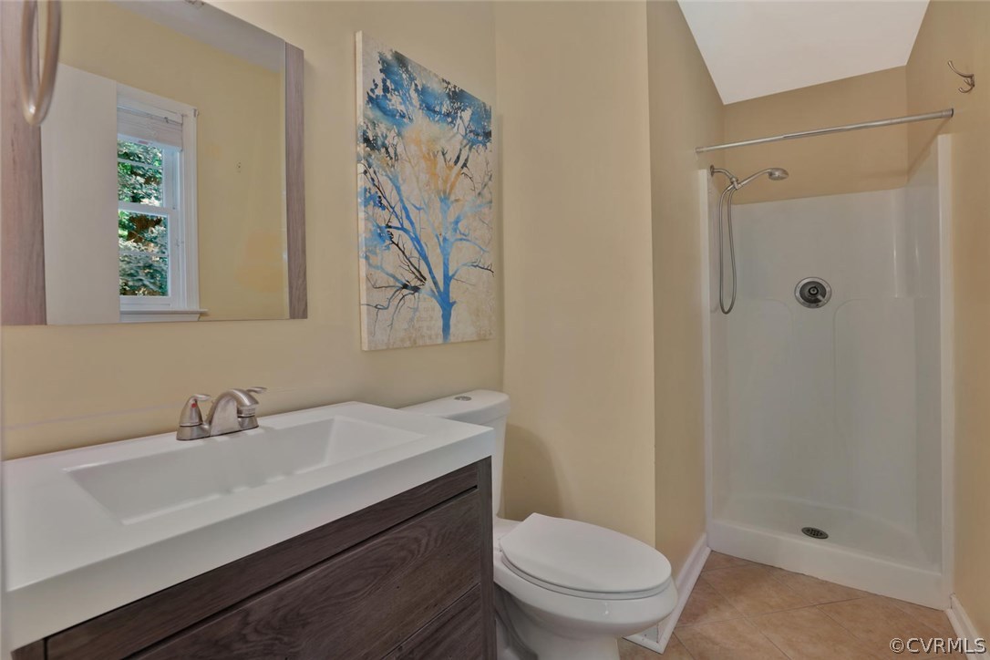 6406 Oldbern Road Chesterfield, VA 23832 - Photo 14 of 18 a bathroom with a sink a toilet and shower