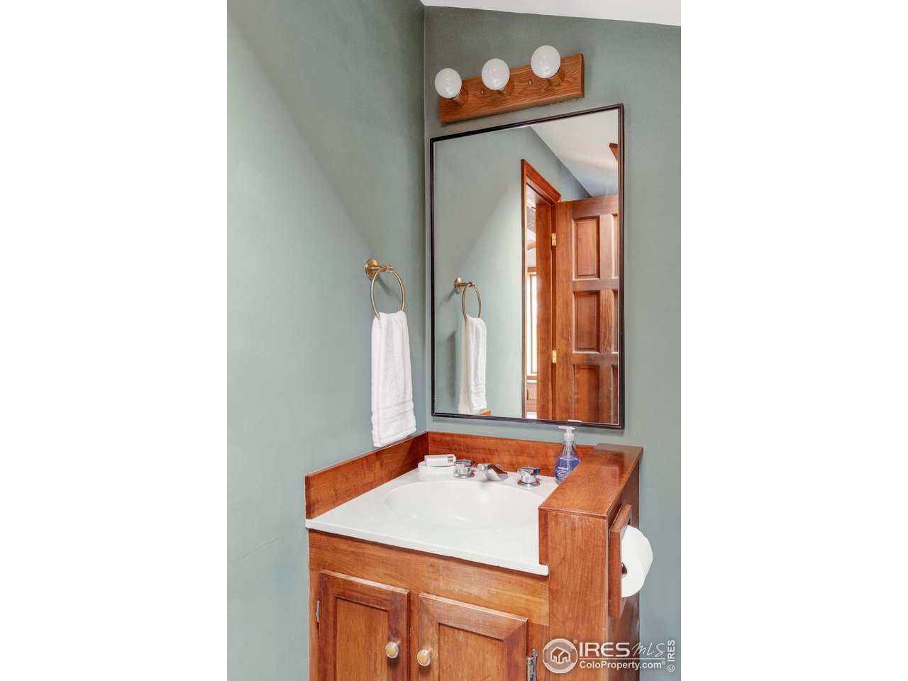 279 Forrest Lane Boulder, CO 80302 - Photo 15 of 36 a bathroom with a sink and a mirror