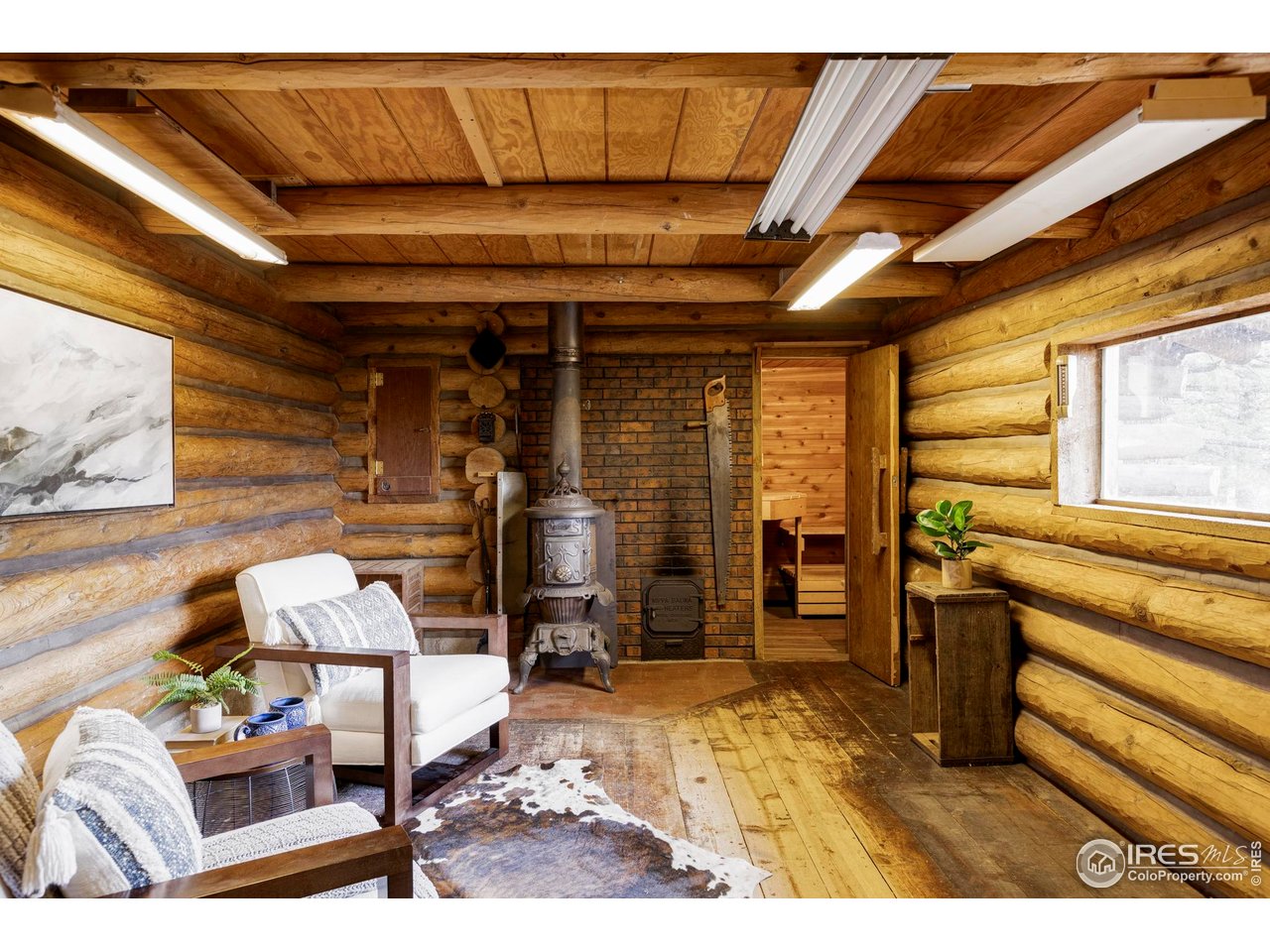 279 Forrest Lane Boulder, CO 80302 - Photo 28 of 36 a room with furniture and a window