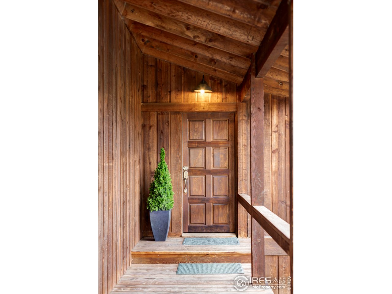 279 Forrest Lane Boulder, CO 80302 - Photo 3 of 36 a view of entryway