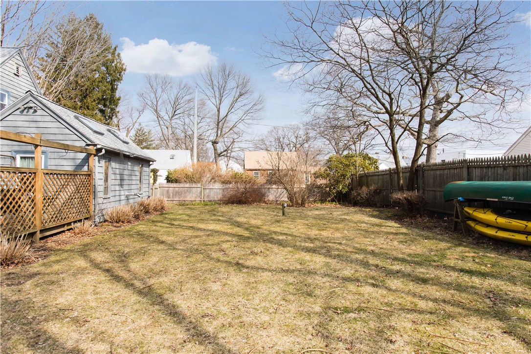 26 Haverford Road Warwick, RI 02886 - Photo 5 of 32 Gallery Image 5