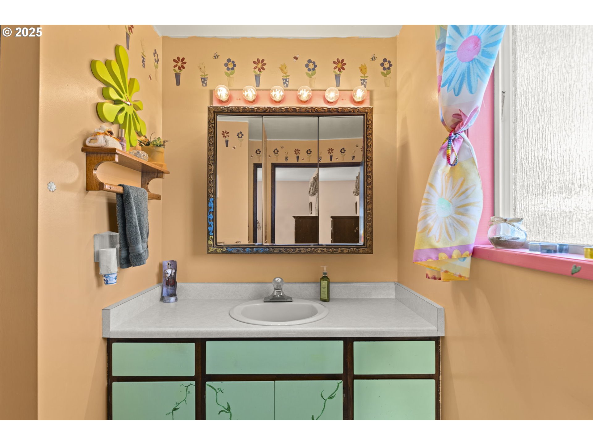 505 Southwest Tichenor Street Clatskanie, OR 97016 - Photo 21 of 39 Bathroom, Attached