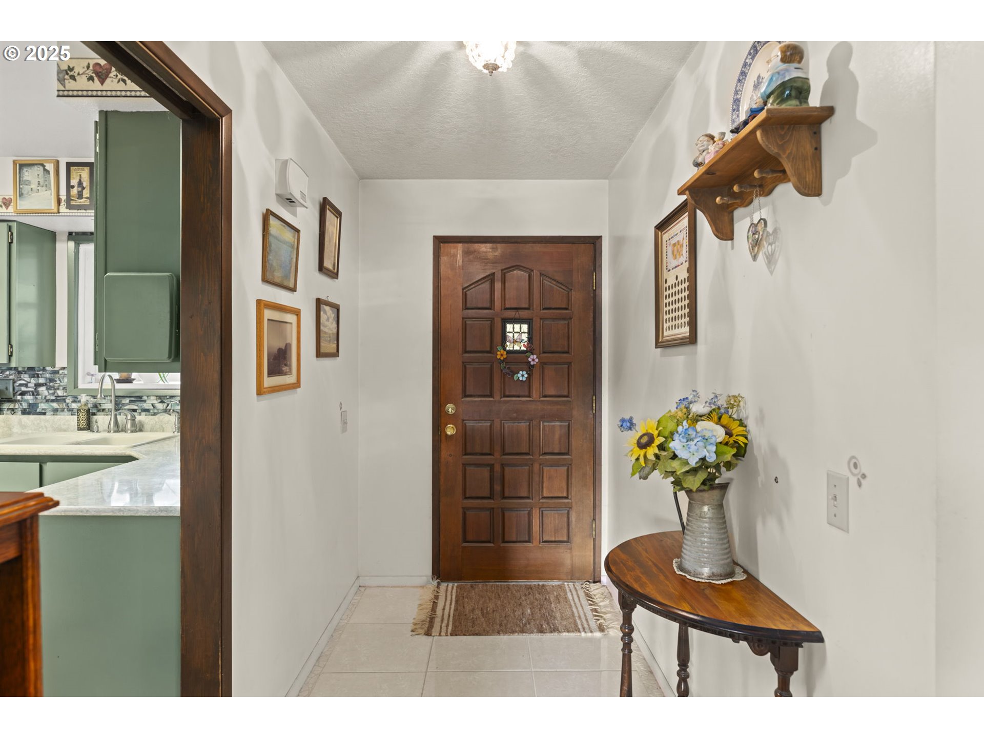 505 Southwest Tichenor Street Clatskanie, OR 97016 - Photo 9 of 39 Entrance/Foyer