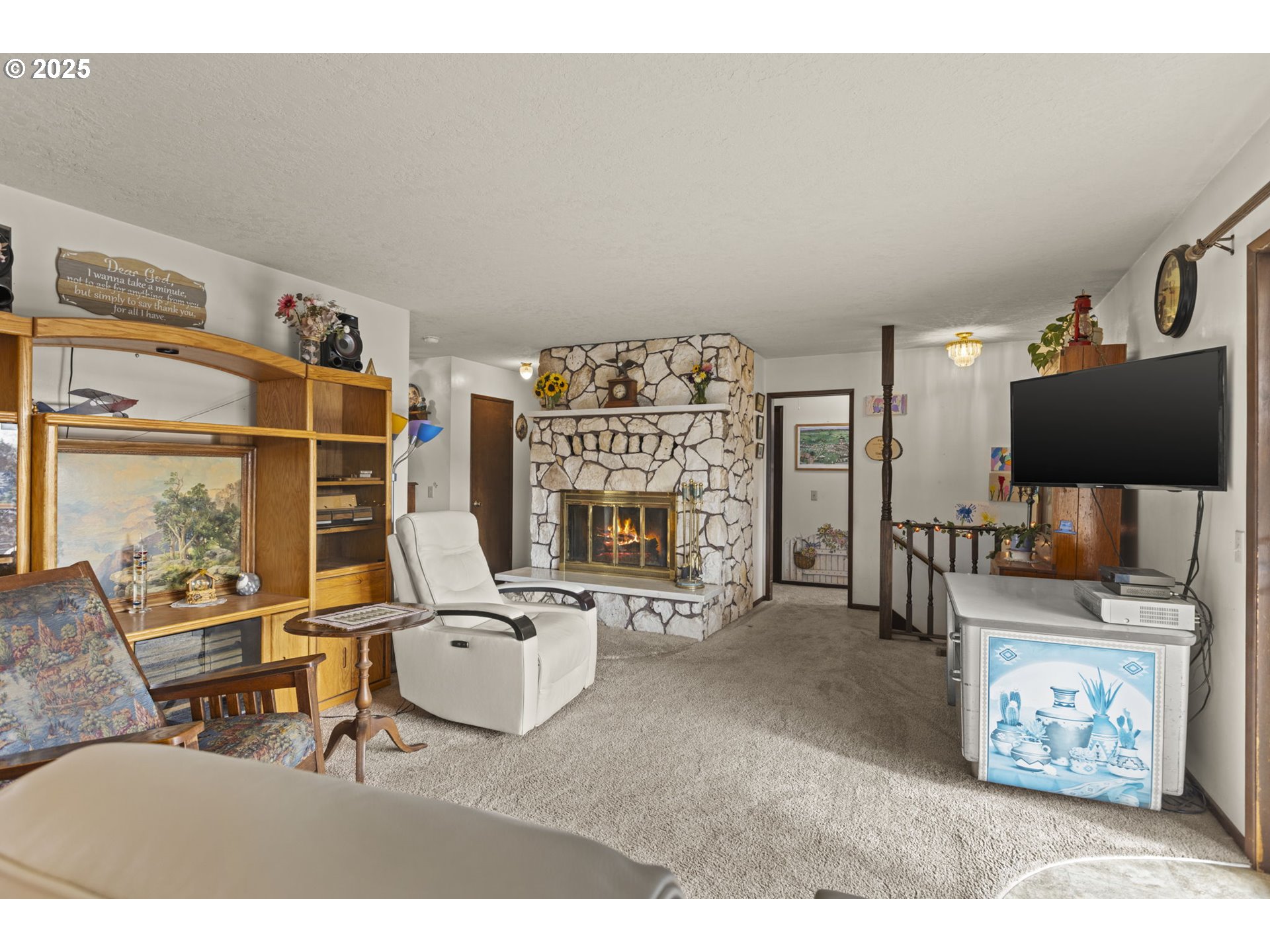 505 Southwest Tichenor Street Clatskanie, OR 97016 - Photo 10 of 39 Living Room