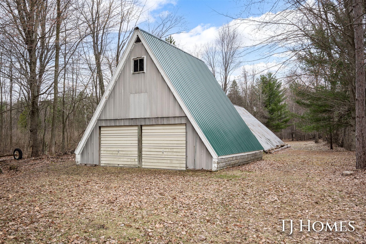 5818 East Sternberg Road Fruitport, MI 49415 - Photo 4 of 45