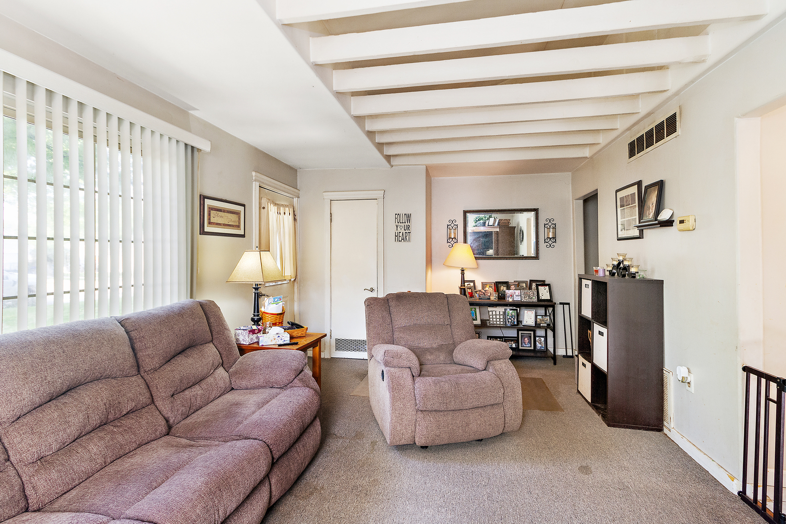 1354 Circle Drive Kankakee, IL 60901 - Photo 5 of 14 a living room with furniture and a window