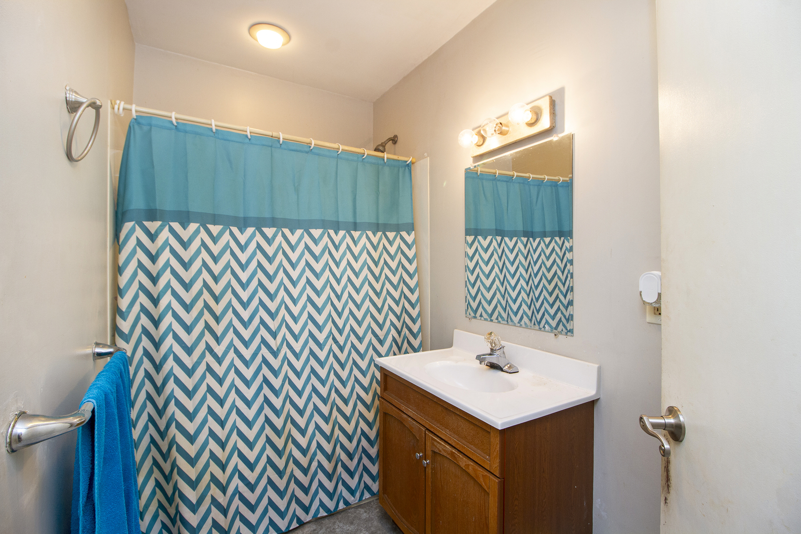 1354 Circle Drive Kankakee, IL 60901 - Photo 8 of 14 a bathroom with a sink toilet and shower