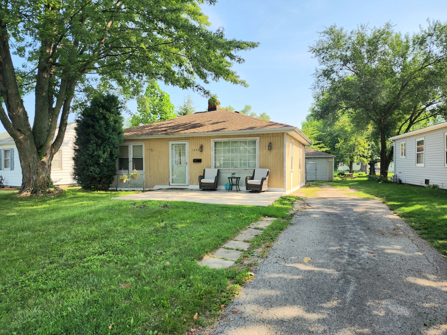 1354 Circle Drive Kankakee, IL 60901 - Photo 10 of 14 a front view of a house with a yard