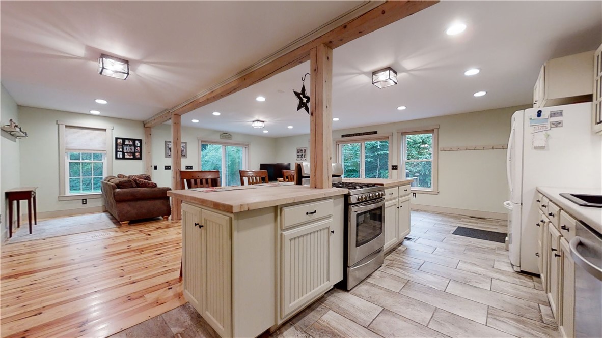 123 Dye Hill Road Hopkinton, RI 02832 - Photo 11 of 40 Kitchen