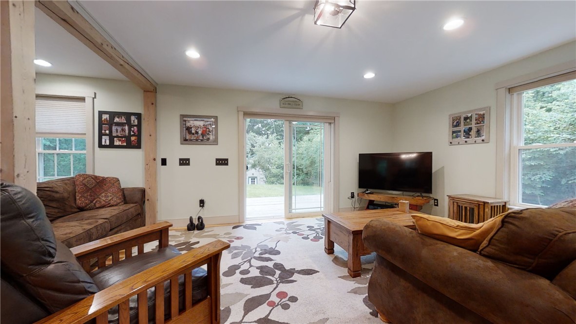 123 Dye Hill Road Hopkinton, RI 02832 - Photo 16 of 40 Living room