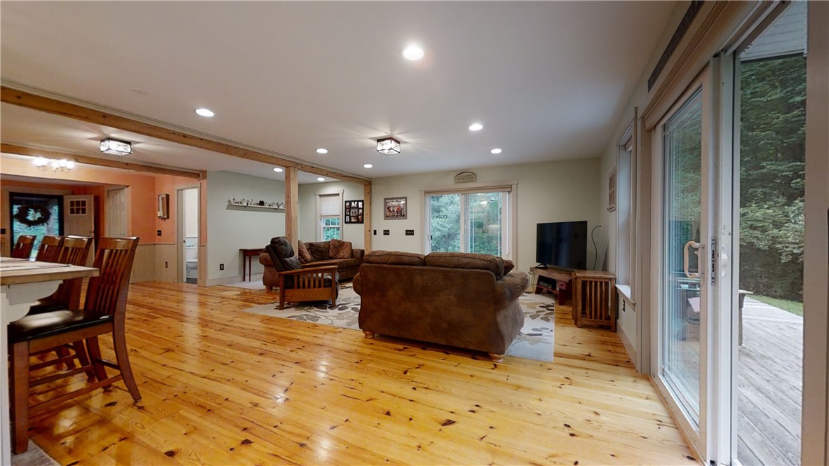 123 Dye Hill Road Hopkinton, RI 02832 - Photo 17 of 40 Living room