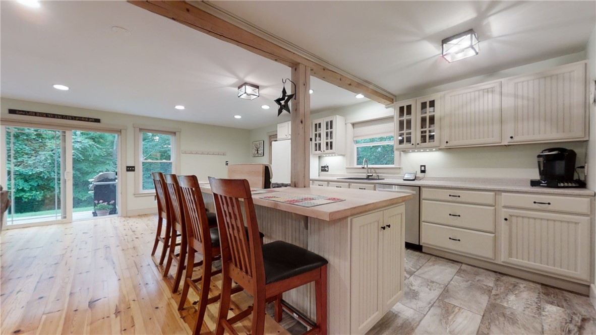 123 Dye Hill Road Hopkinton, RI 02832 - Photo 10 of 40 Kitchen