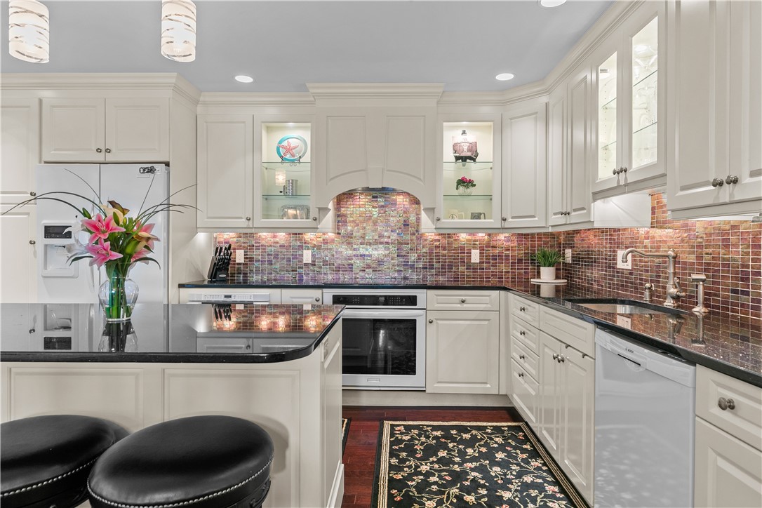 111 Harrison Avenue, Unit B4 Newport, RI 02840 - Photo 12 of 38