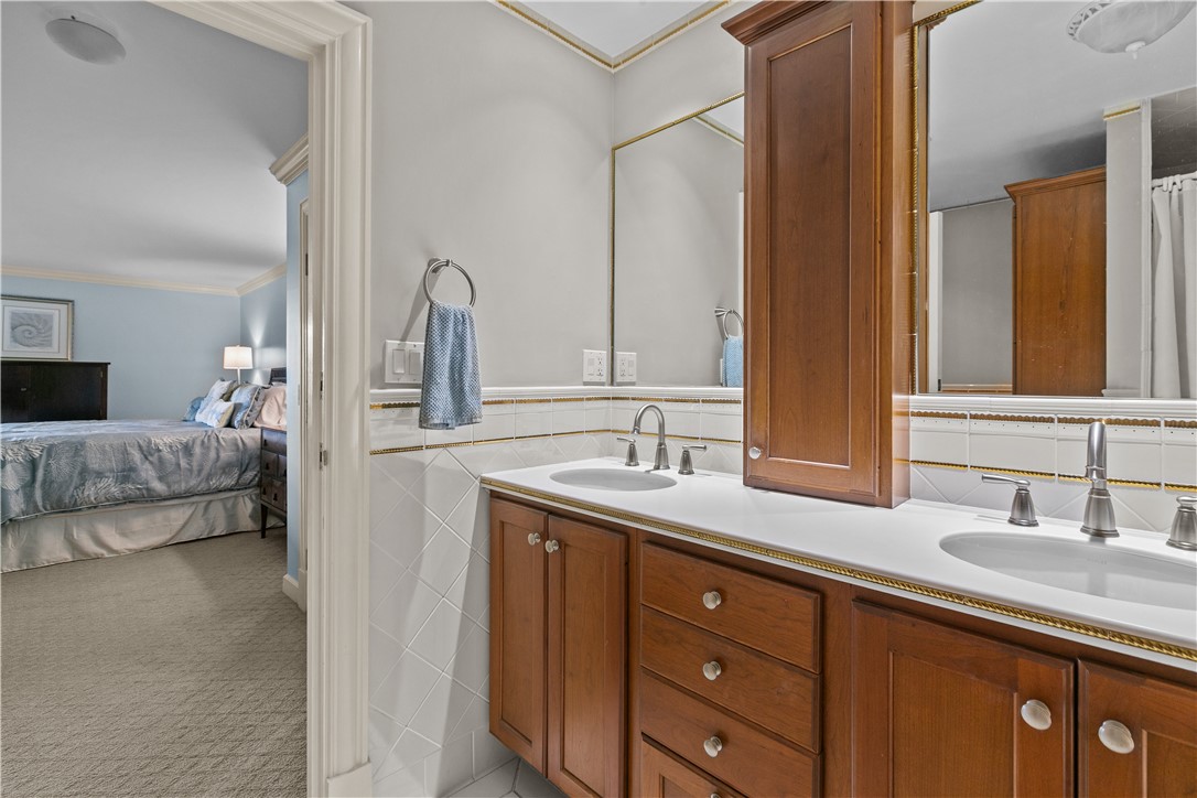 111 Harrison Avenue, Unit B4 Newport, RI 02840 - Photo 20 of 38 Primary Bathroom