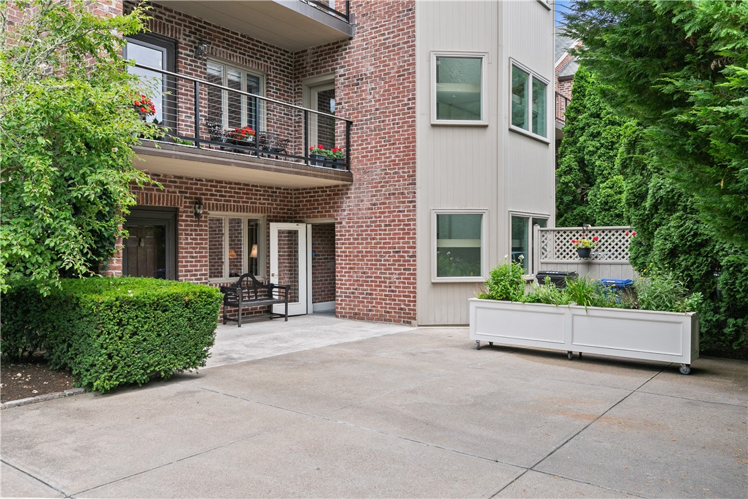 111 Harrison Avenue, Unit B4 Newport, RI 02840 - Photo 4 of 38