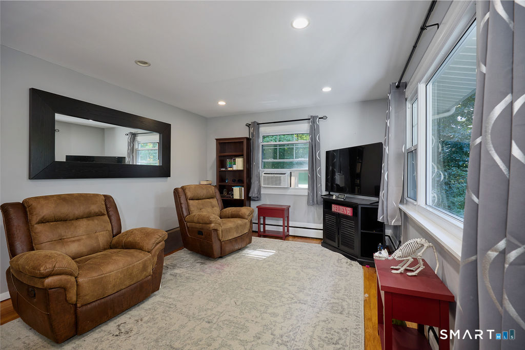 8 Lakeside Drive Extension Ridgefield, CT 06877 - Photo 4 of 24 Gallery Image 4