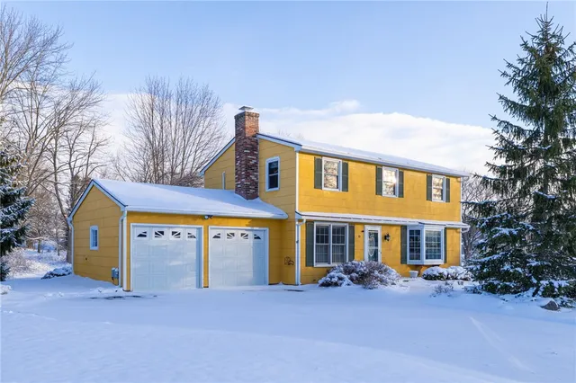 $299,000 | 19 Williamsburg Drive, Perinton, NY 14450