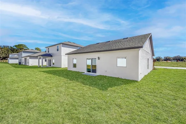 a picture of a black and white photo