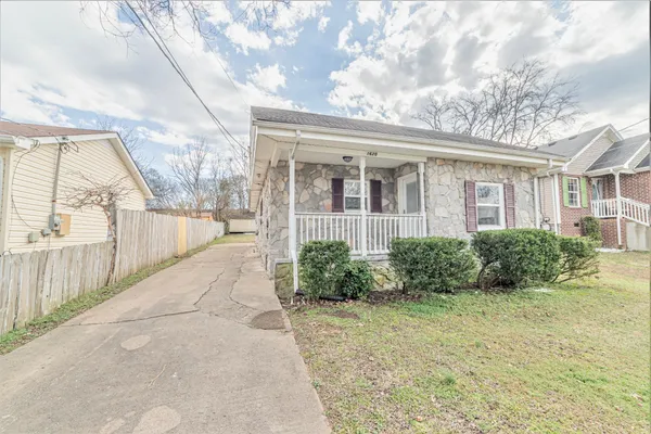 $2,300 | 1620 Essex Avenue, Nashville, TN 37216