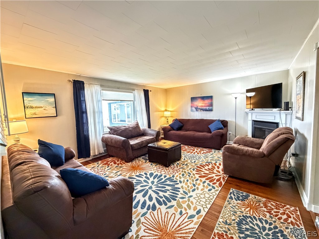 8926 Lake Shore Road Evans, NY 14006 - Photo 7 of 50 Beach House Living Room