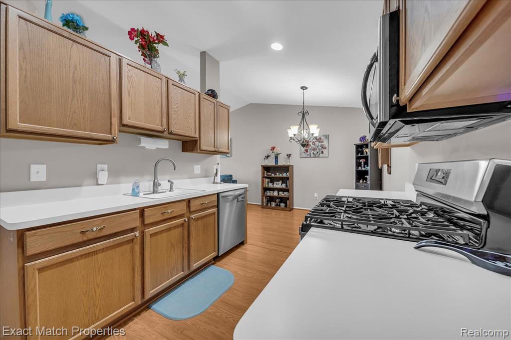 140 Pine Tree Ridge, Unit 2 Waterford, MI 48327 - Photo 25 of 46 Gallery Image 25