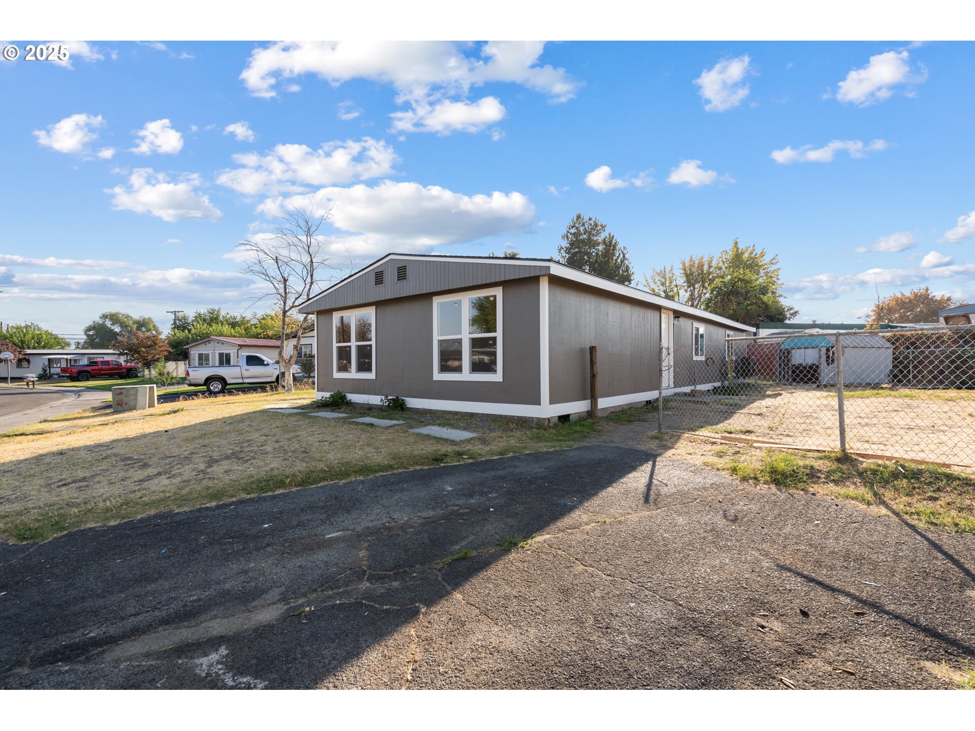 1175 Southwest Sandy Drive Hermiston, OR 97838 - Photo 2 of 30 a view of a backyard of the house
