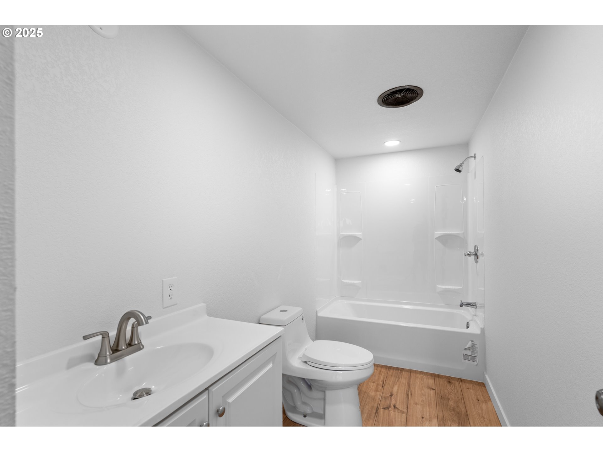 1175 Southwest Sandy Drive Hermiston, OR 97838 - Photo 24 of 30 a bathroom with a sink a toilet and shower