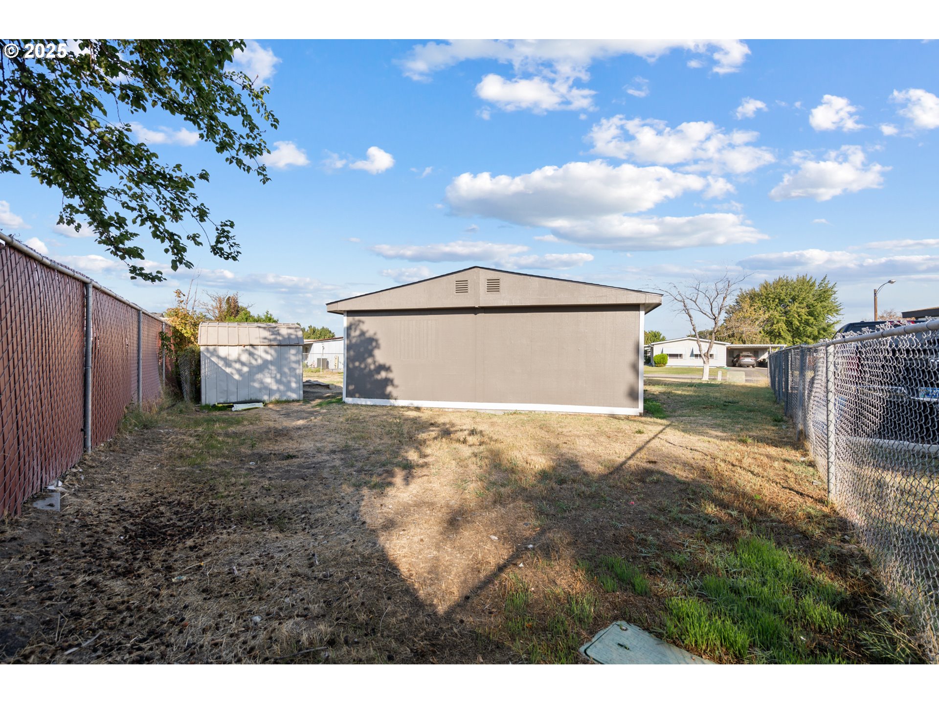 1175 Southwest Sandy Drive Hermiston, OR 97838 - Photo 27 of 30 a view of a backyard of the house