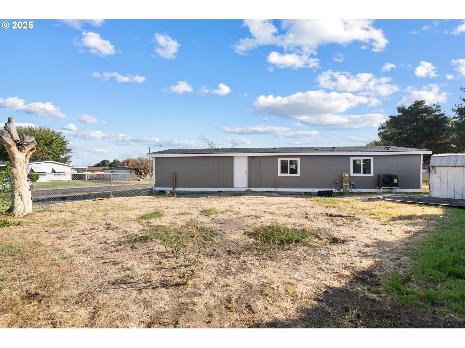 1175 Southwest Sandy Drive Hermiston, OR 97838 - Photo 29 of 30 a front view of a house with a yard