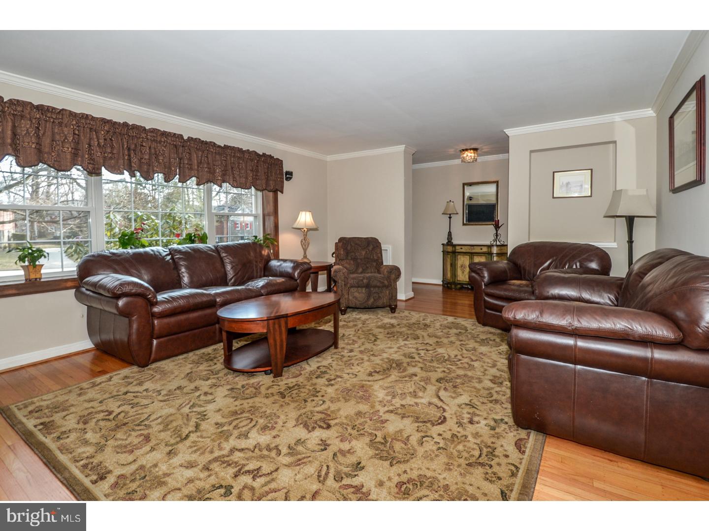 609 Paddock Road Havertown, PA 19083 - Photo 4 of 24 Living Room