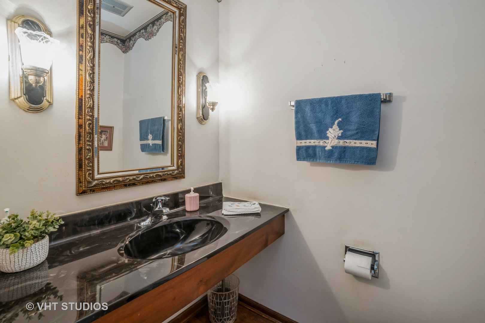 43-w043 Campton Hills Road Elburn, IL 60119 - Photo 10 of 22 a bathroom with a sink and a mirror