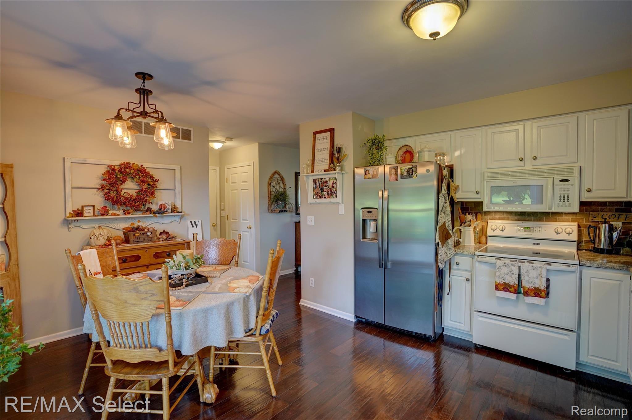 8224 North Genesee Road Mount Morris, MI 48458 - Photo 3 of 57 8224 N Genesee Road 28.jpg