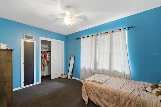 a view of a house with backyard