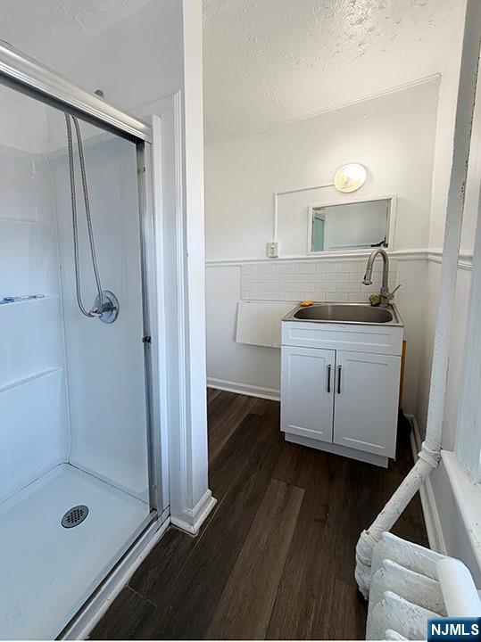 115 West Allendale Avenue, Unit 7 Allendale, NJ 07401 - Photo 5 of 10 a kitchen with a sink and refrigerator