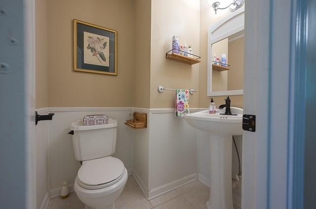 26 Flint Ridge Drive Southeast Mableton, GA 30126 - Photo 14 of 28 a bathroom with a toilet sink and mirror