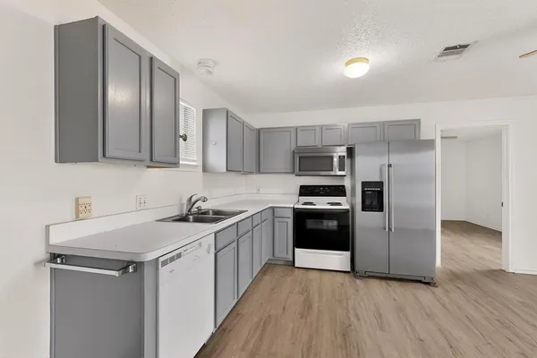 $1,350 | 150 Lobo Lane, Unit B, Little Elm, TX 75068