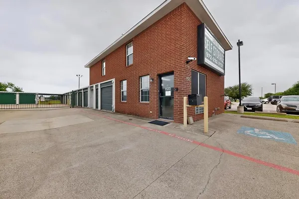 $1,350 | 150 Lobo Lane, Unit B, Little Elm, TX 75068